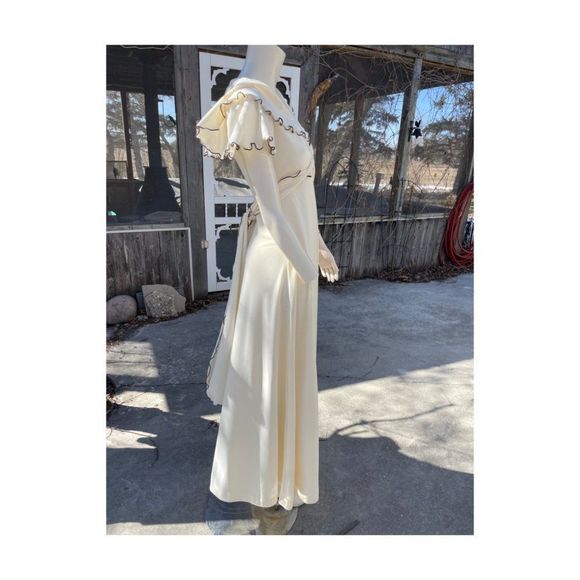 70s Ivory Maxi Dress Brown Ruffle Trim V Neck Flutter Cap Sleeve Oversize Collar - Picture 7 of 14